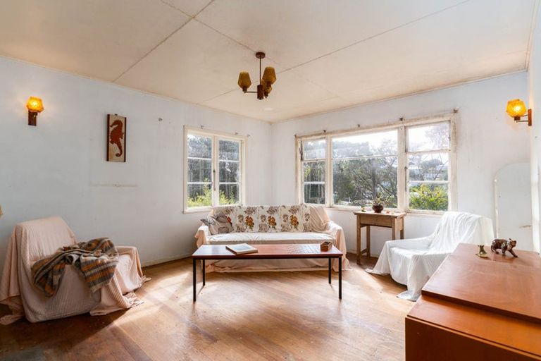 Photo of property in 10 Berkshire Grove, Cannons Creek, Porirua, 5024