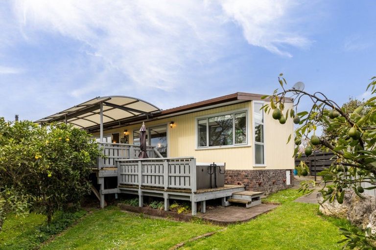 Photo of property in 106 Avondale Road, Taradale, Napier, 4112