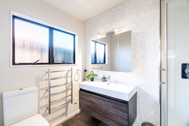 Photo of property in 1/8 Mandica Place, Sunnynook, Auckland, 0632