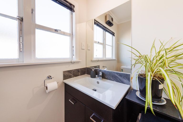 Photo of property in 4 Milton Street, Roslyn, Palmerston North, 4414