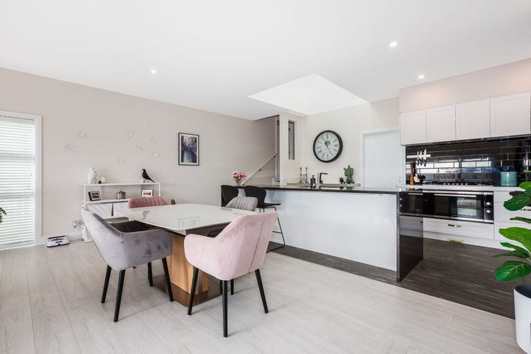 Photo of property in 10 Madeira Close, Whitby, Porirua, 5024