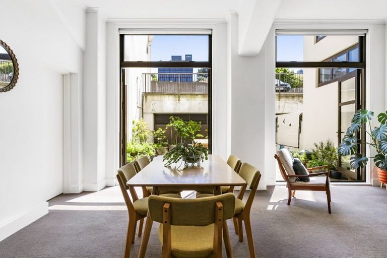 Photo of property in Augusta Apartments, 9/254 Willis Street, Te Aro, Wellington, 6011