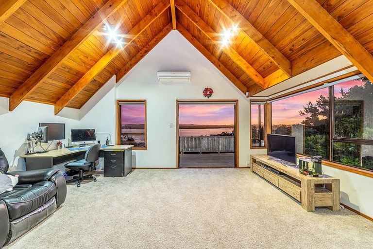 Photo of property in 2/164 Rangatira Road, Beach Haven, Auckland, 0626