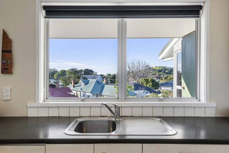 Photo of property in 4/48a Vauxhall Road, Devonport, Auckland, 0624