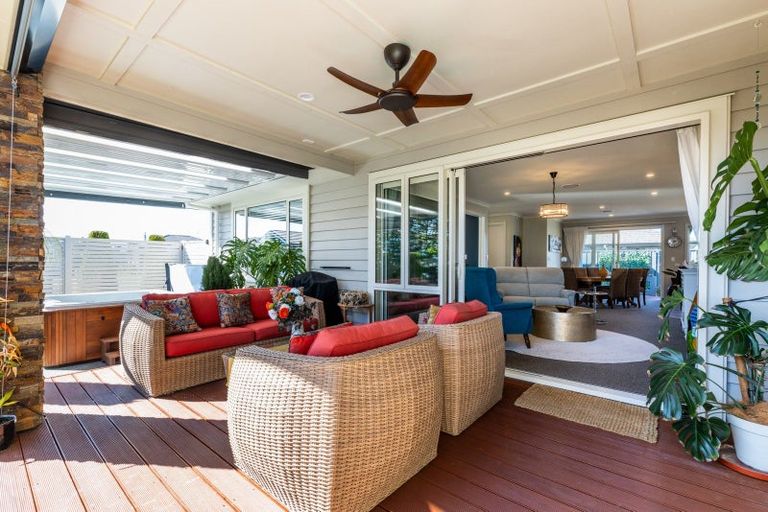 Photo of property in 17 Rakaia Way, Poraiti, Napier, 4112