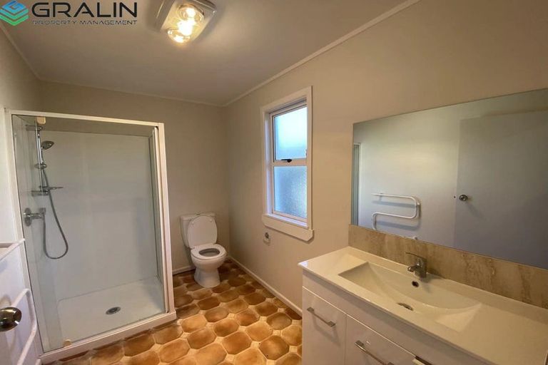 Photo of property in 27 Rimu Street, New Lynn, Auckland, 0600