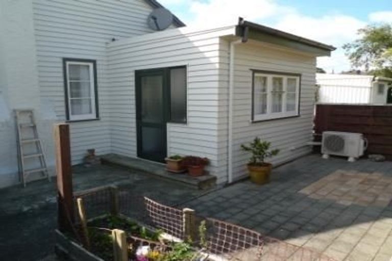 Photo of property in 20 Dr Taylor Terrace, Johnsonville, Wellington, 6037