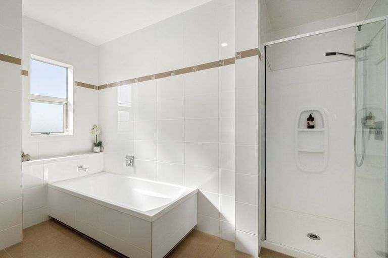 Photo of property in 4 Laurel Oak Drive, Schnapper Rock, Auckland, 0632