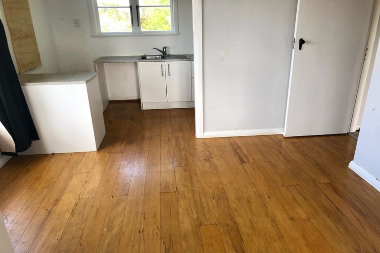 Photo of property in 17 Eastglen Road, Glen Eden, Auckland, 0602