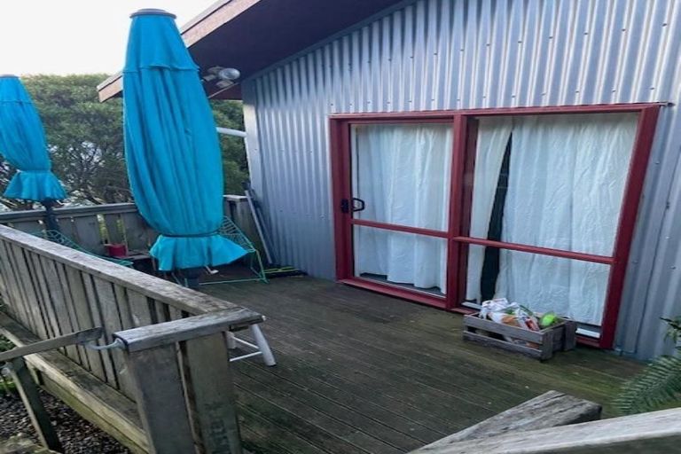 Photo of property in 186 Newlands Road, Newlands, Wellington, 6037