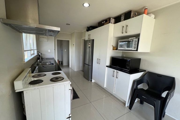 Photo of property in 15a Clendon Place, Manurewa, Auckland, 2102