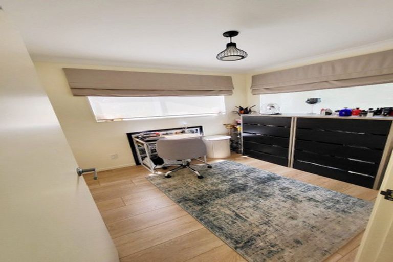 Photo of property in 18a/2 Sherwood Avenue, Te Atatu South, Auckland, 0610