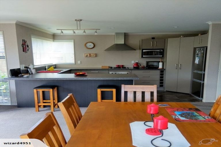Photo of property in 11 Geneva Terrace, Kelvin Grove, Palmerston North, 4414