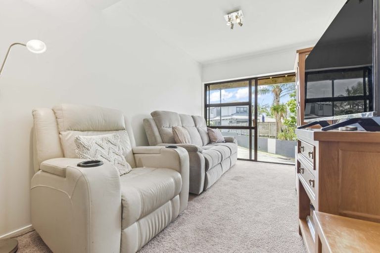 Photo of property in 1/170 Stapleford Crescent, Browns Bay, Auckland, 0630