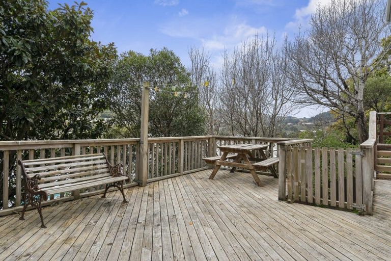 Photo of property in 15a Kereru Bend, Tawa, Wellington, 5028