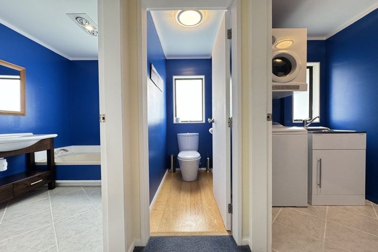 Photo of property in 16 Cathie Place, Karori, Wellington, 6012