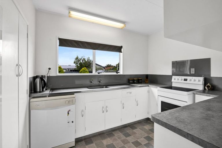 Photo of property in 18 Kamahi Avenue, Hawera, 4610