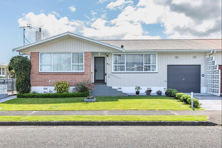 Photo of property in 47 Karaka Crescent, Levin, 5510