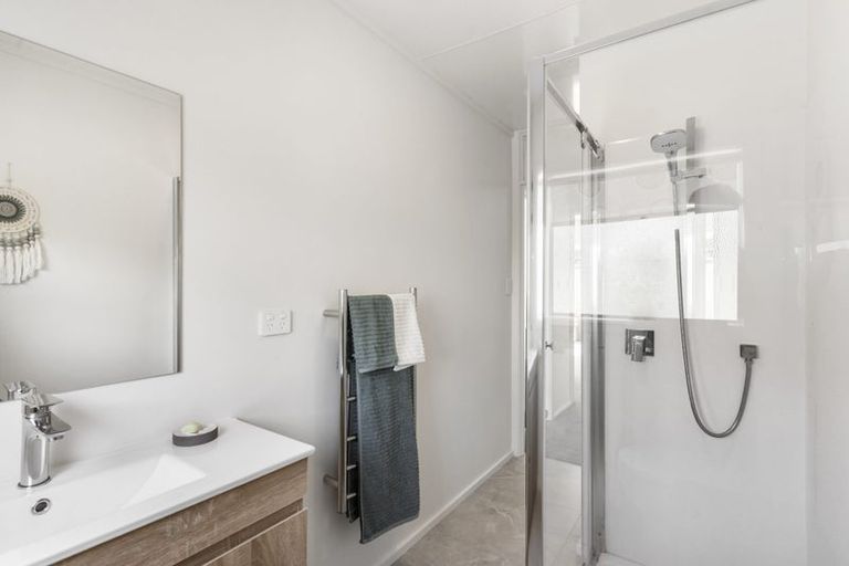 Photo of property in 2/25 Inverness Road, Browns Bay, Auckland, 0630