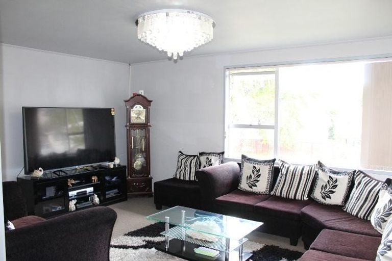 Photo of property in 19 Clyma Place, Massey, Auckland, 0614