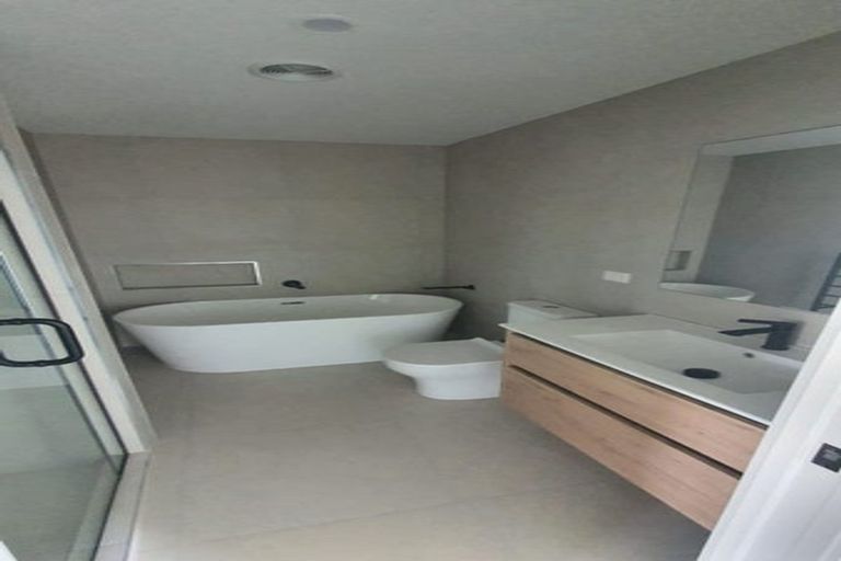 Photo of property in 15b Speedy Crescent, Hillcrest, Auckland, 0627