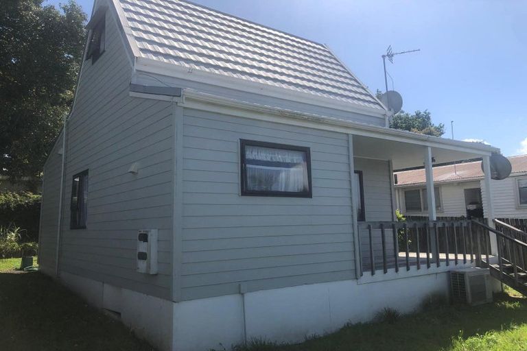 Photo of property in 31 Eskdale Road, Birkdale, Auckland, 0626