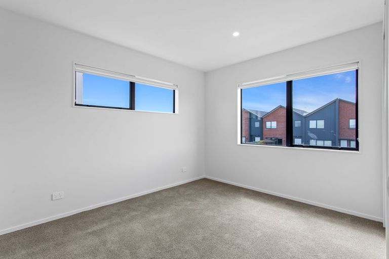 Photo of property in 3 Aquamarine Road, Rosehill, 2113