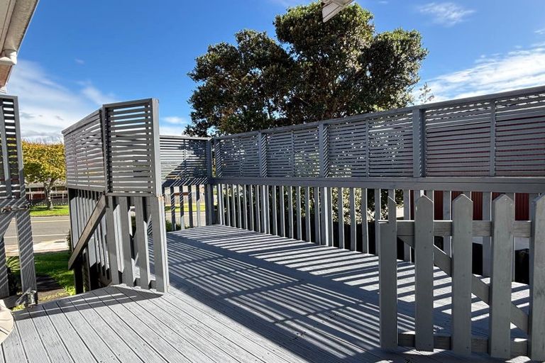 Photo of property in 72 Gossamer Drive, Pakuranga Heights, Auckland, 2010