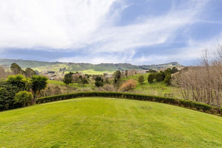 Photo of property in 35 Raratu Road, Kahuranaki, Havelock North, 4295