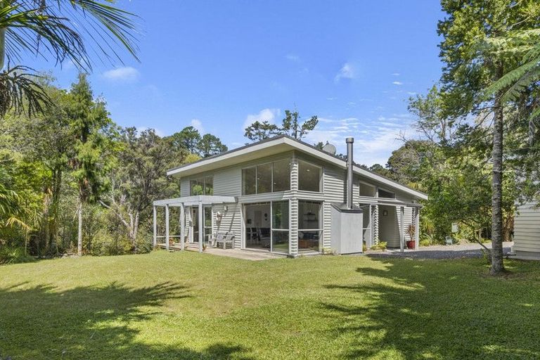 Photo of property in 10 Beach Street, Sandspit, Warkworth, 0982