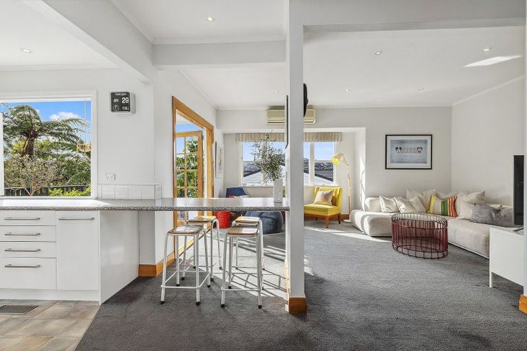 Photo of property in 21 Waikare Street, Karori, Wellington, 6012