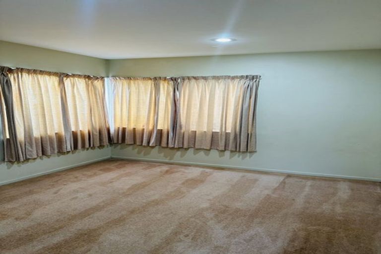 Photo of property in 1/1 Saint Clair Place, Browns Bay, Auckland, 0630