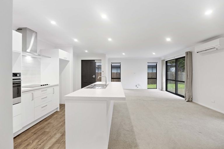 Photo of property in 10 Nukuroa Close, Waitara, 4320