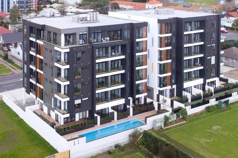 Photo of property in Frank Sargeson Apts, 204/74 Anzac Street, Takapuna, Auckland, 0622