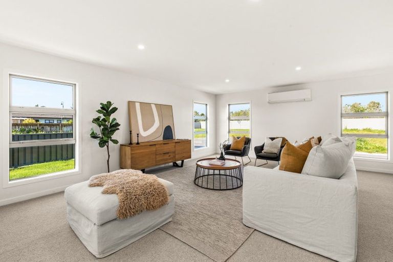 Photo of property in 23 George Yee Place, Taradale, 4112