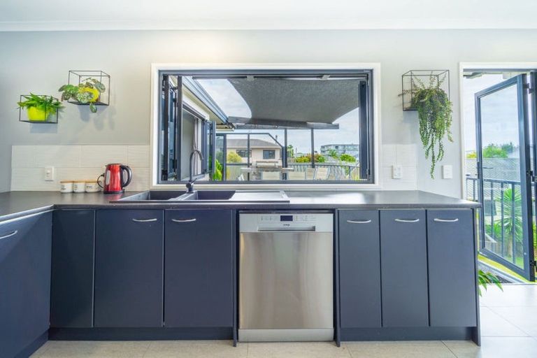 Photo of property in 19 Simpson Road, Papamoa Beach, Papamoa, 3118
