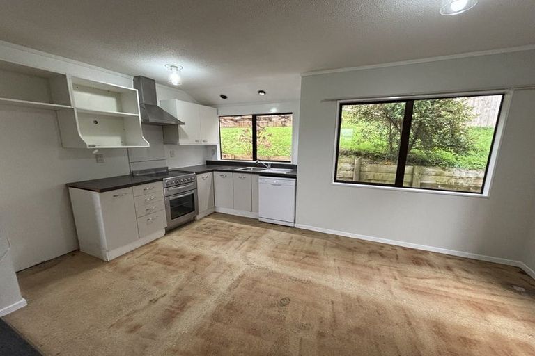 Photo of property in 22 Albatross Close, Whitby, Porirua, 5024