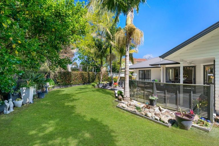 Photo of property in 12 Rangiwhea Road, Waiuku, 2123