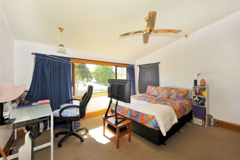 Photo of property in 102 Rattray Street, Riccarton, Christchurch, 8041