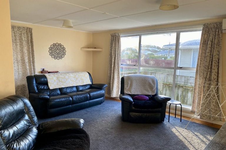 Photo of property in 21 Whanga Crescent, Titahi Bay, Porirua, 5022
