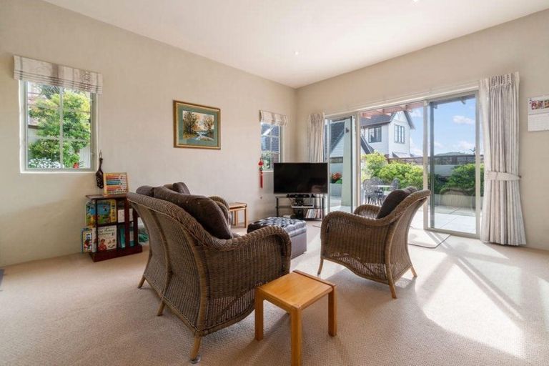 Photo of property in 5 Onemana Way, Te Atatu Peninsula, Auckland, 0610
