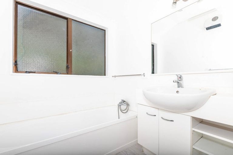 Photo of property in 22 Albatross Close, Whitby, Porirua, 5024