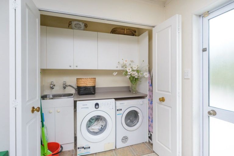 Photo of property in 22 Greenwood Place, Fitzherbert, Palmerston North, 4410