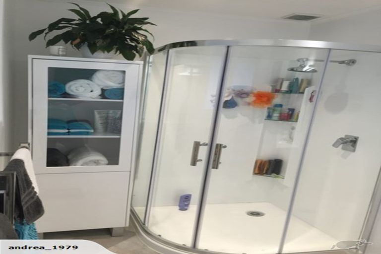 Photo of property in 14 Omega Street, Newlands, Wellington, 6037