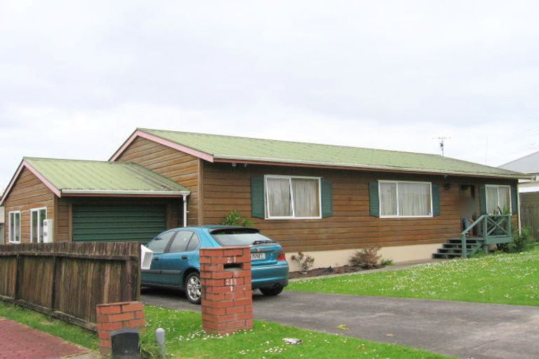 Photo of property in 1/1 Palm Court Drive, Glen Eden, Auckland, 0602