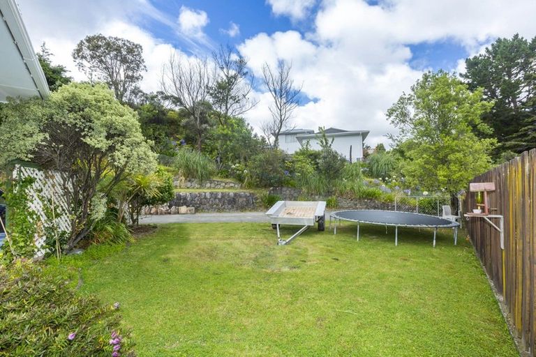 Photo of property in 39 Vista Crescent, Maoribank, Upper Hutt, 5018