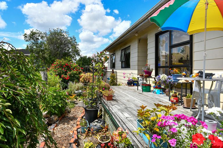 Photo of property in 94 Roberts Road, Te Atatu South, Auckland, 0610