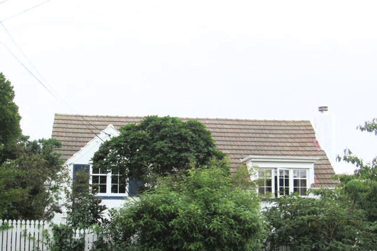 Photo of property in 4 Woodmancote Road, Khandallah, Wellington, 6035