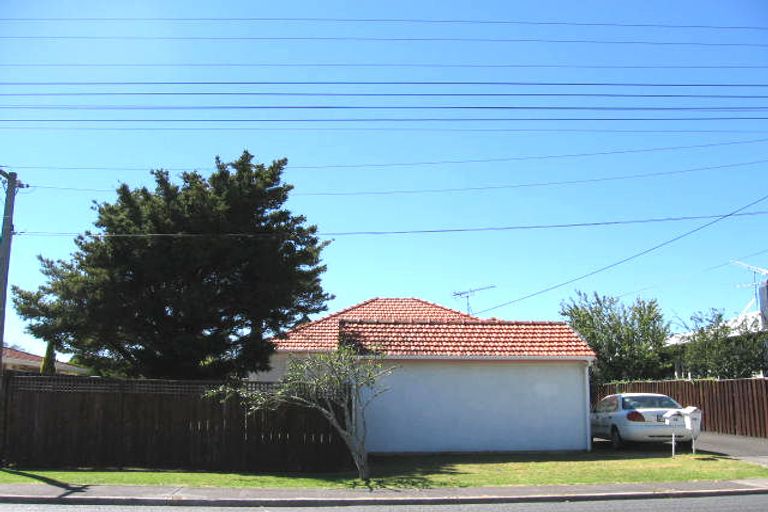 Photo of property in 1/90 Nile Road, Milford, Auckland, 0620