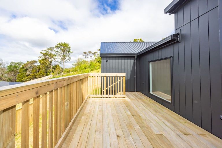 Photo of property in 30 Awanui Road, Red Beach, 0932